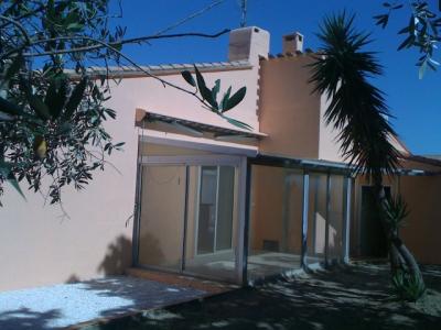 Villa 3 faces plain pied F4 + v�randa, jardin &amp; garage 