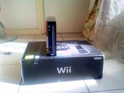 la consol wii neuf en bonne etat avec tous accesso...