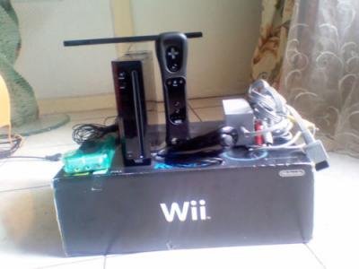 la consol wii neuf en bonne etat avec tous accesso...
