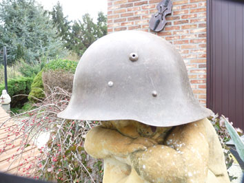 Casque r�glementaire fran�ais mod�le 1981 du fabriquant DUNOIS � Cousance 