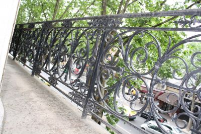 Paris au pied de montmartre appartement avec balcon 