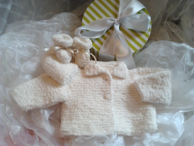 Tricot fait main : pack b�b� mixte manteau �cru
