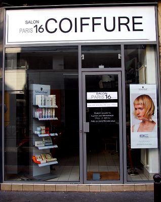 marquage et adh�sif  sur vitrine enseigne auto