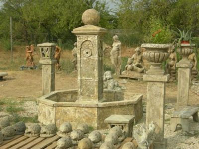 Fontaine centrale de village