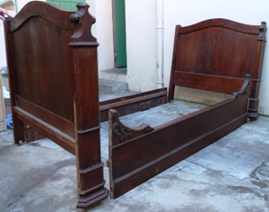 Lit bateau noyer 1/2p+sommier+matelas mousse