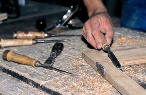 Restaurateur de meubles anciens