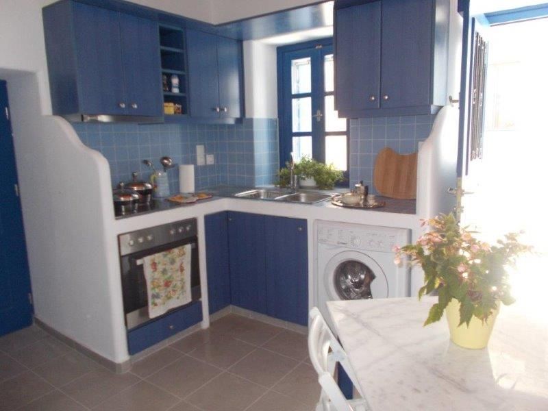 Greece  Ciclades island of Milos rent appartment 