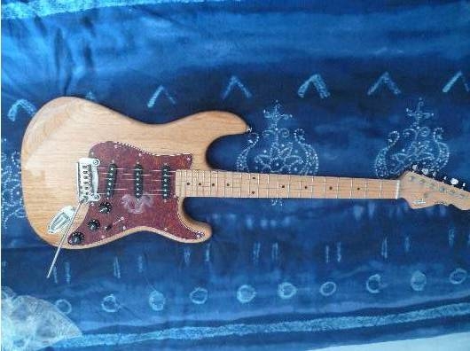 Super Strat Legacy G & L.