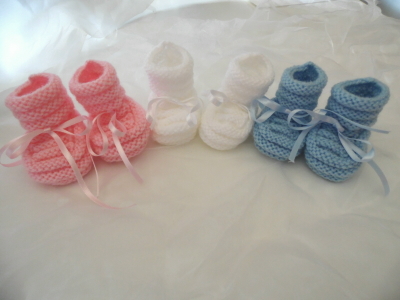 Tricot b�b� chaussons 3 couleurs au choix  