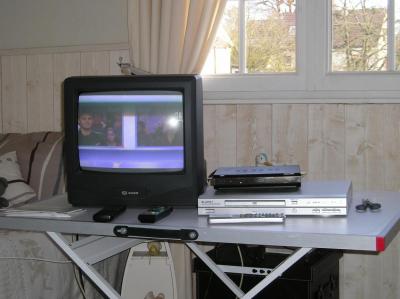 LOT TELEVISEUR+LECTEUR DVD+DECODEUR TNT