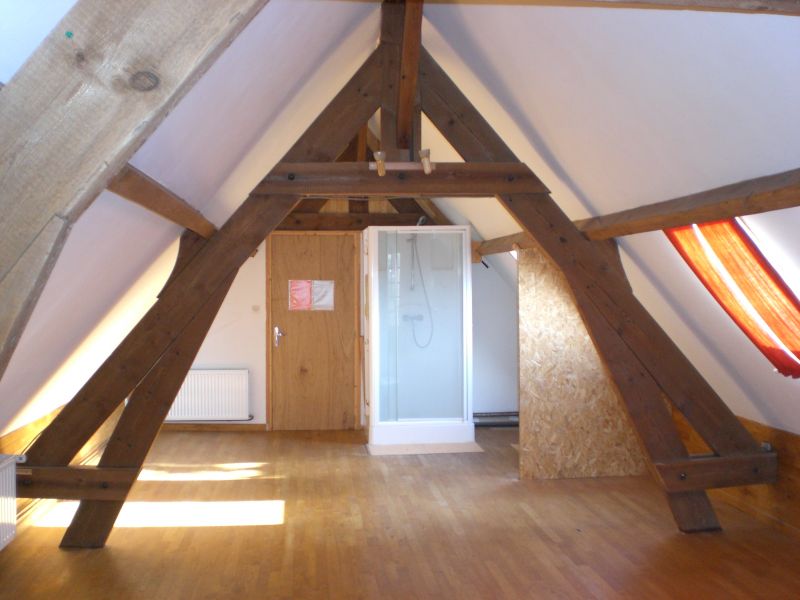 Maison de caractre  diviser en appartements dans parc 