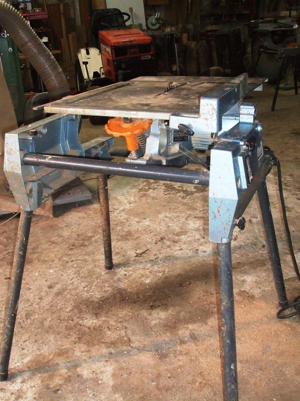 SCIE SUR TABLE  COUPE D ONGLET ELU 713