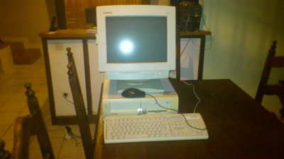 Vend ordinateur fixe de marque COMPAQ