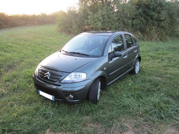 Donne magnifique voiture Citron C3