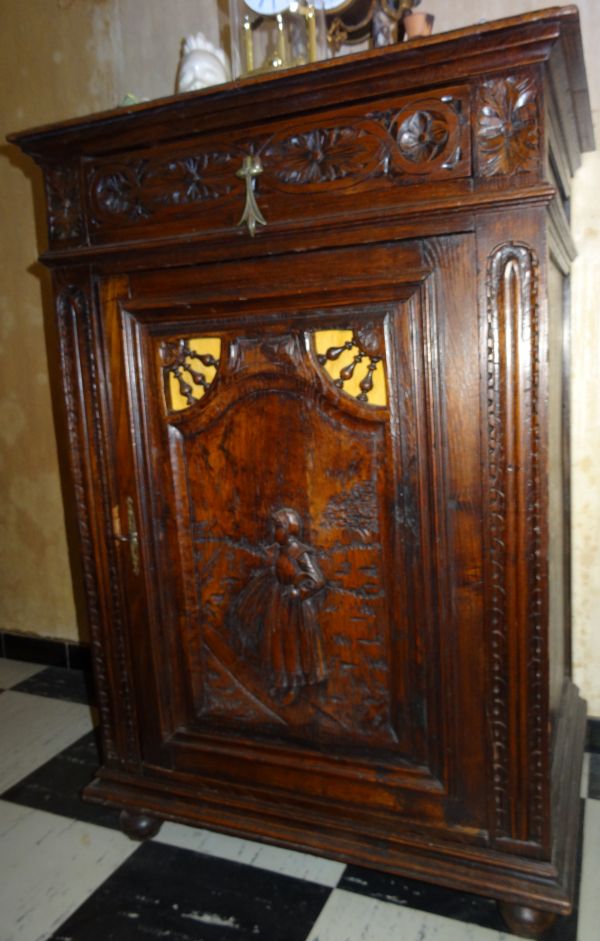 Meuble bas ancien avec porte et tiroir