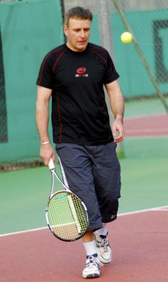 Initiateur dpartemental donne cours de tennis