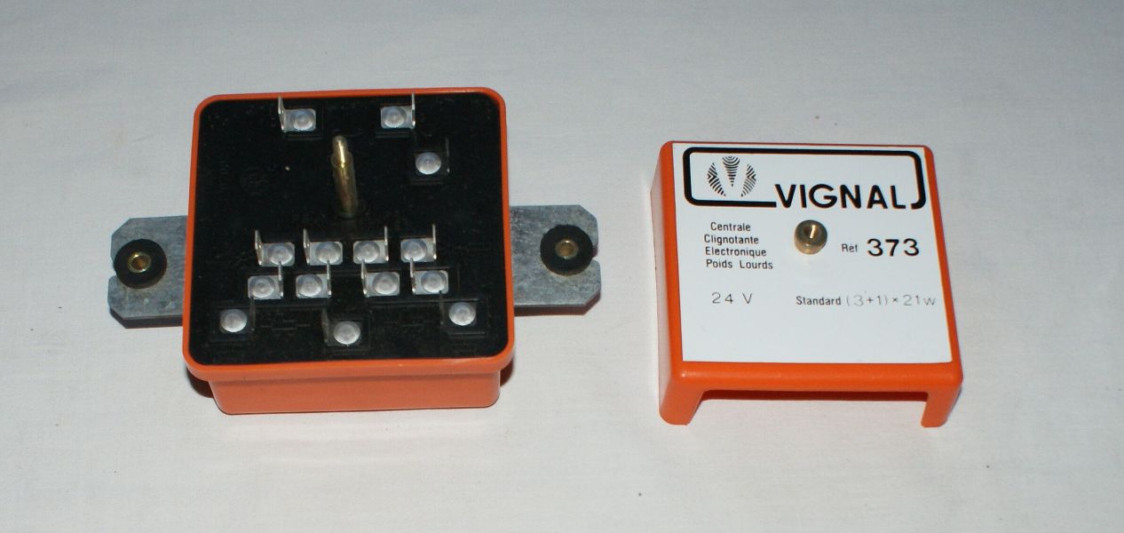 Centrale clignotante 24 Volts pour camions de collection SAVIEM