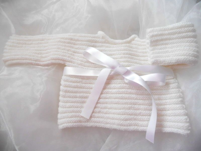 Brassière bébé en laine bourrelets blanc naissance