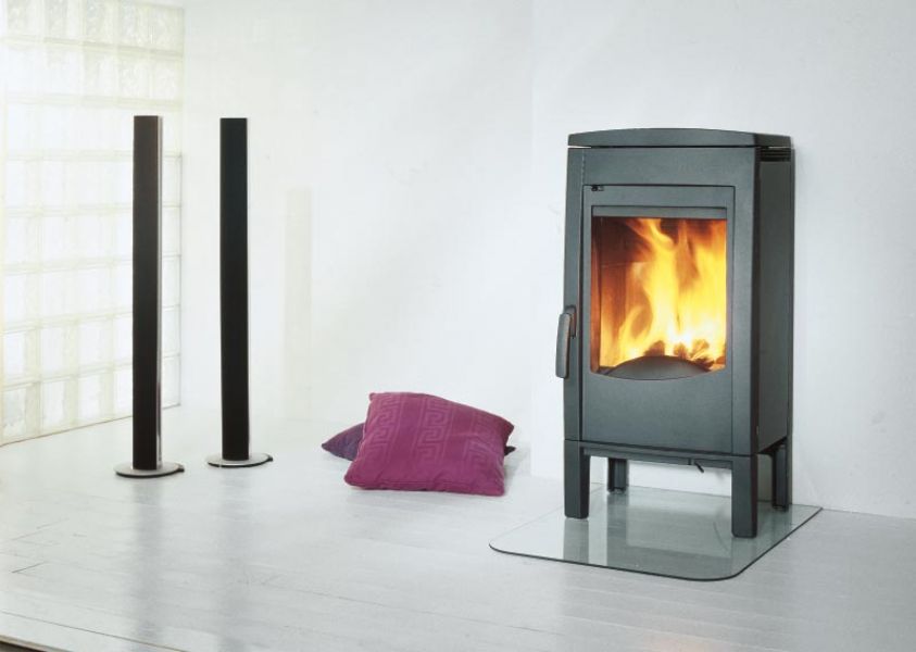 Poel a bois de marque DOVRE Astroline1 