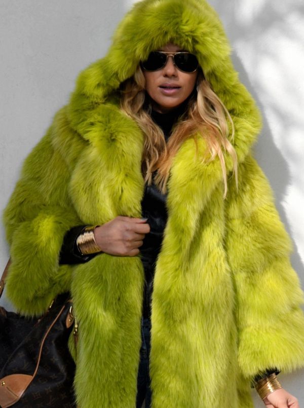 Manteau  capuche en fourrure de renard teint