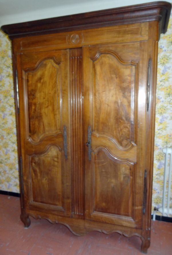 Armoire ancienne grand volume