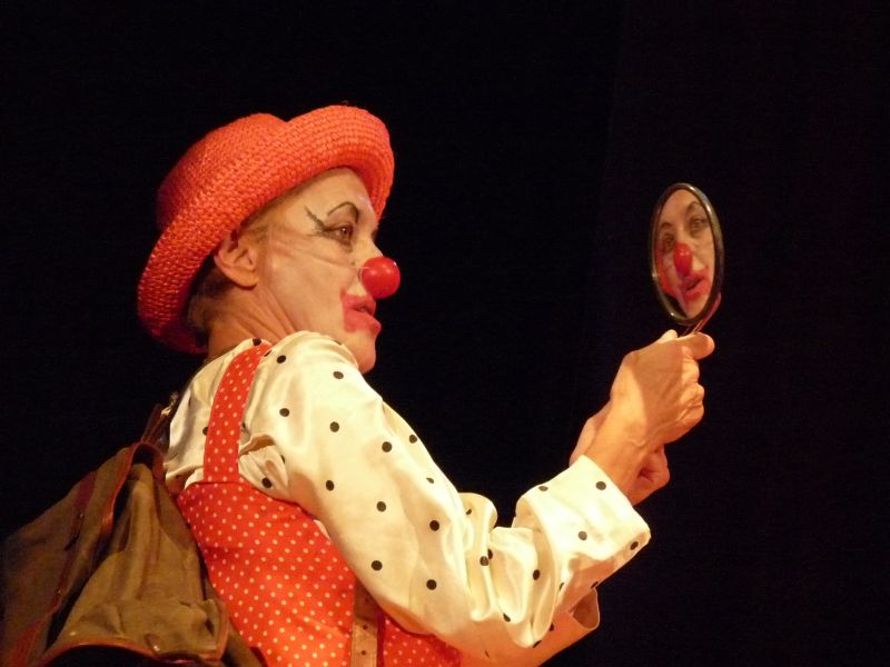 CONTES LA DESSUS! un stage de clowns et contes   Montpellier 