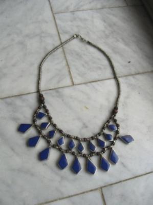 Collier bleu