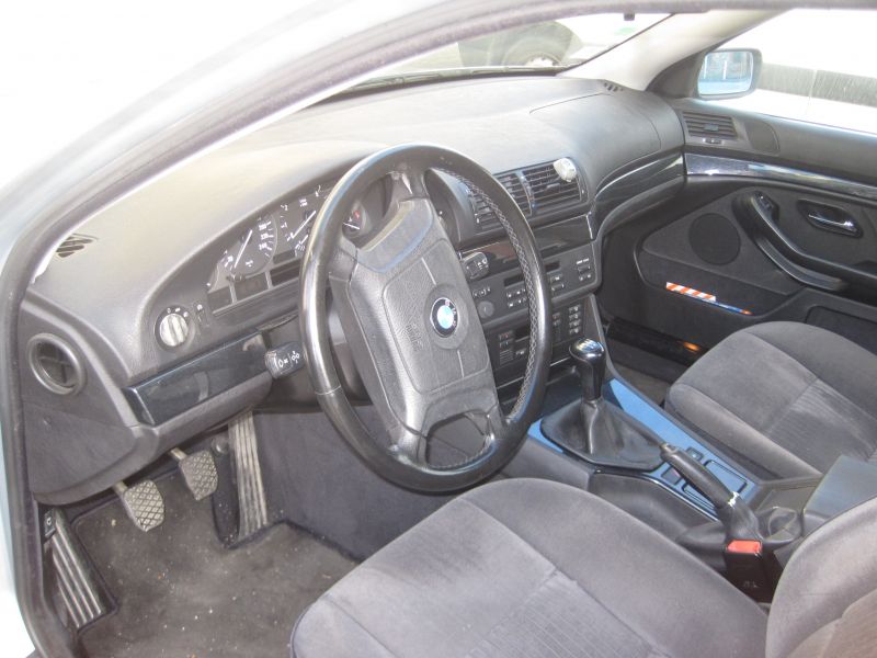 Vends BMW 520 i année modèle 1999