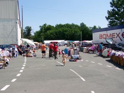 GRAND VIDE GRENIERS / EXPOSITION ARTISANALE