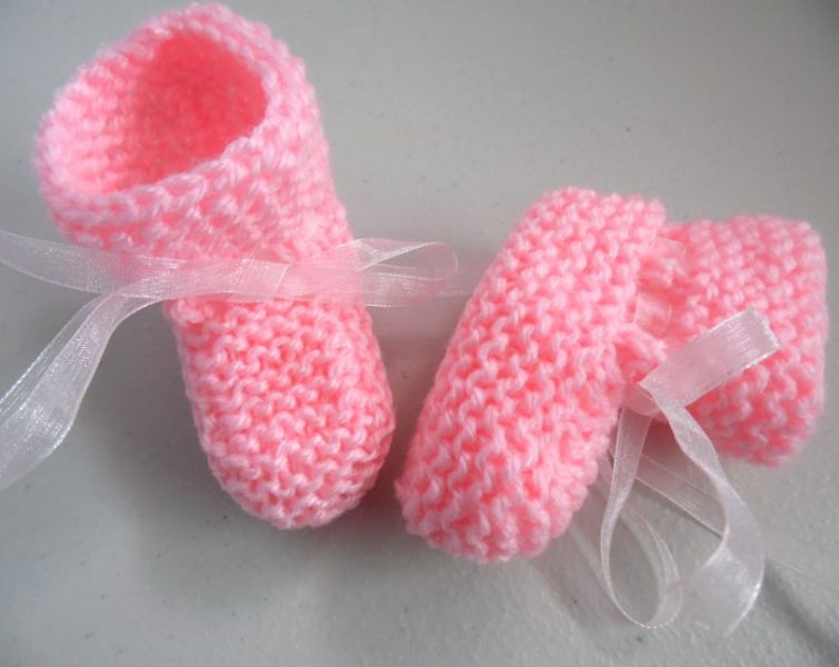Chaussons coloris rose tricot laine bébé fait main