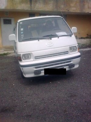 TOYOTA HIACE 9 PLACES