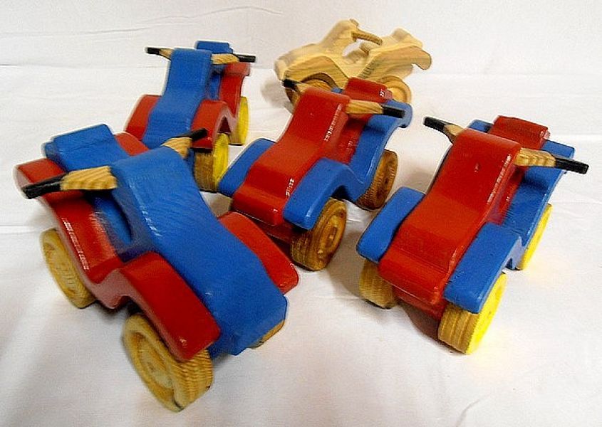 Création jouets en bois, recherche collaboration de vente.